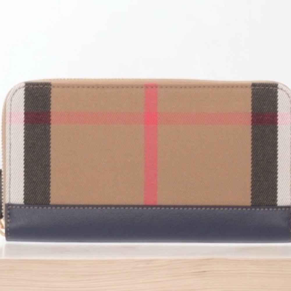 NWT Burberry Long Zip Wallet